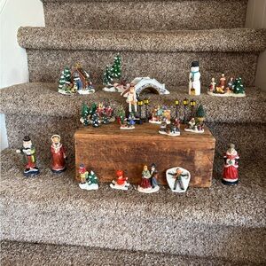 Holiday Village Figurine Set - Multicolor